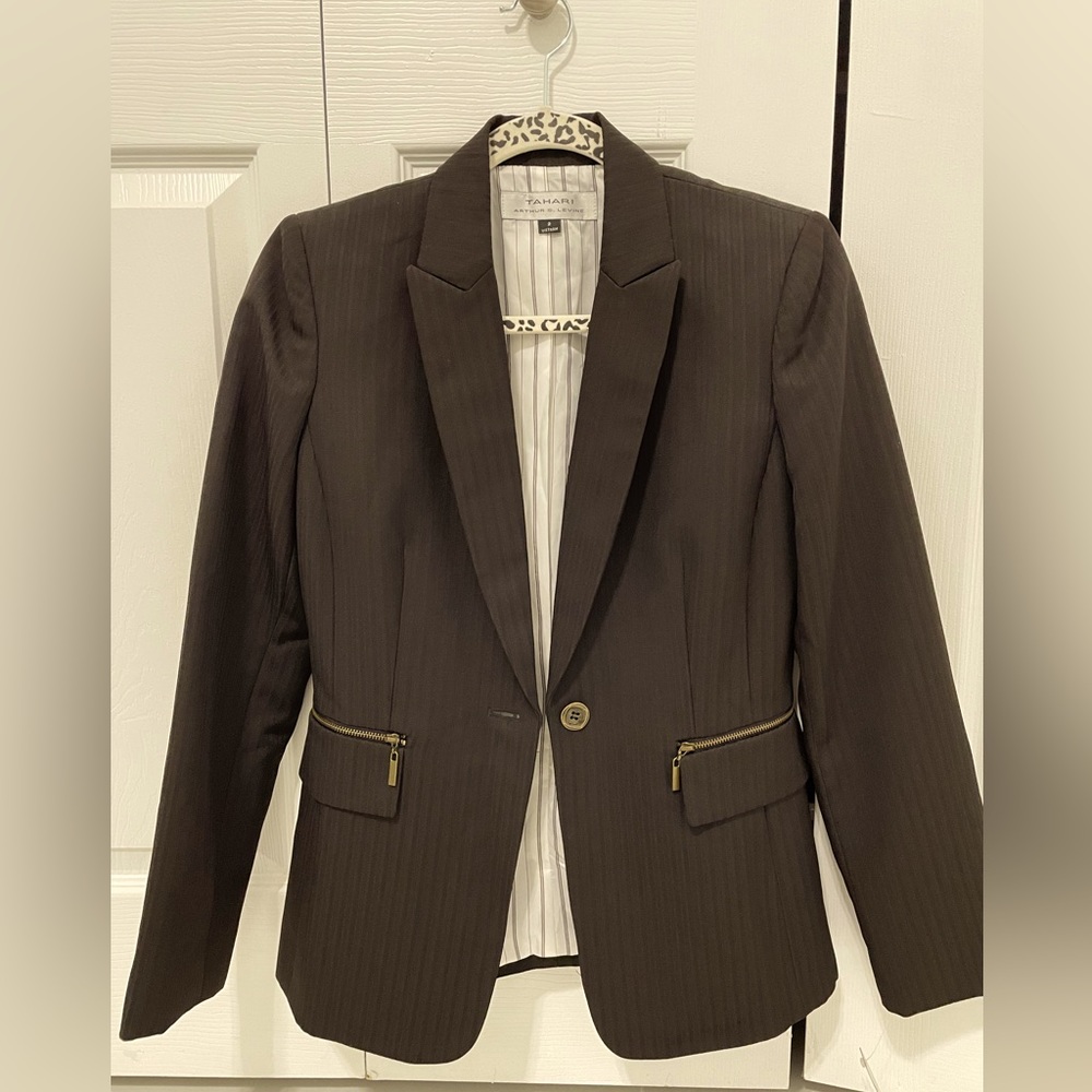 Tahari coat jacket size 2. New with tag, never worn. color is very dark brown.